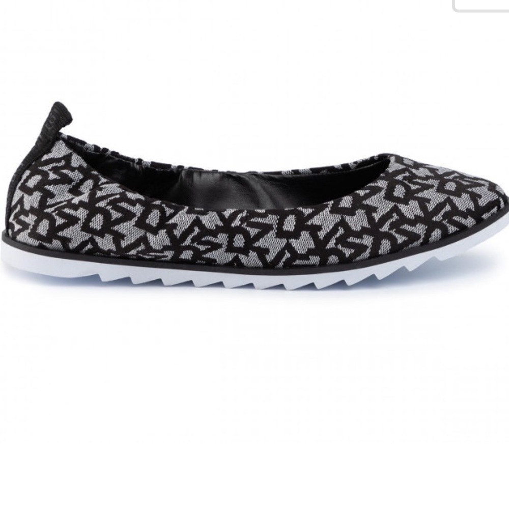 NWT DKNY Ballerina Flats Logo Jacq White/Black WHB Size 6.5